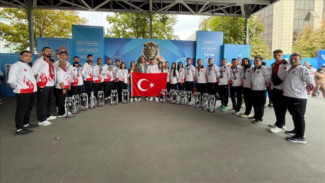 Milli sporcular madalyaları topladı