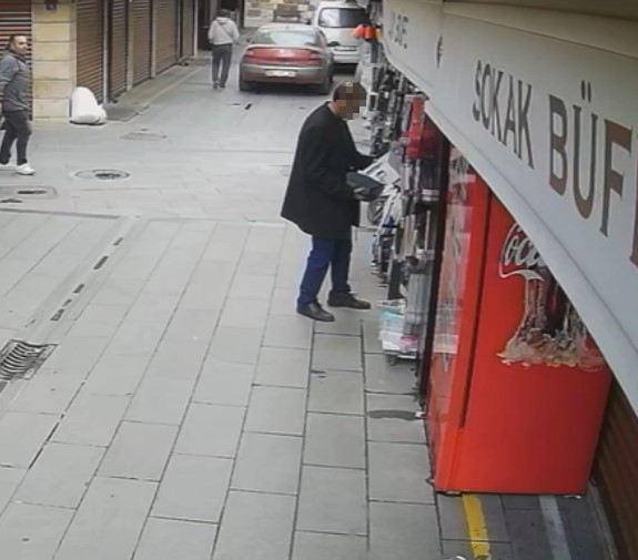 Konya'da dükkanın önündeki fanlı ısıtıcıyı bakıyormuş gibi yapıp alıp gitti