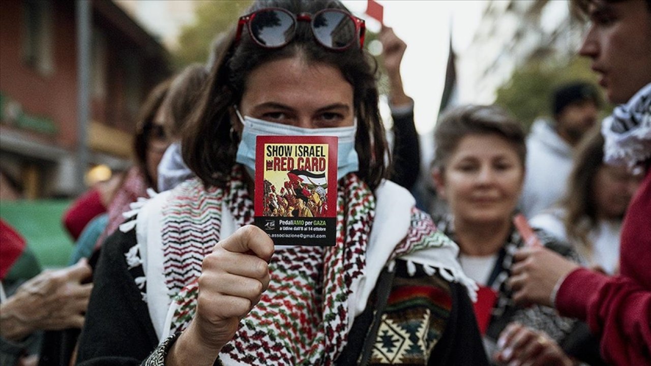 Soykırımcı İsrail protesto edildi