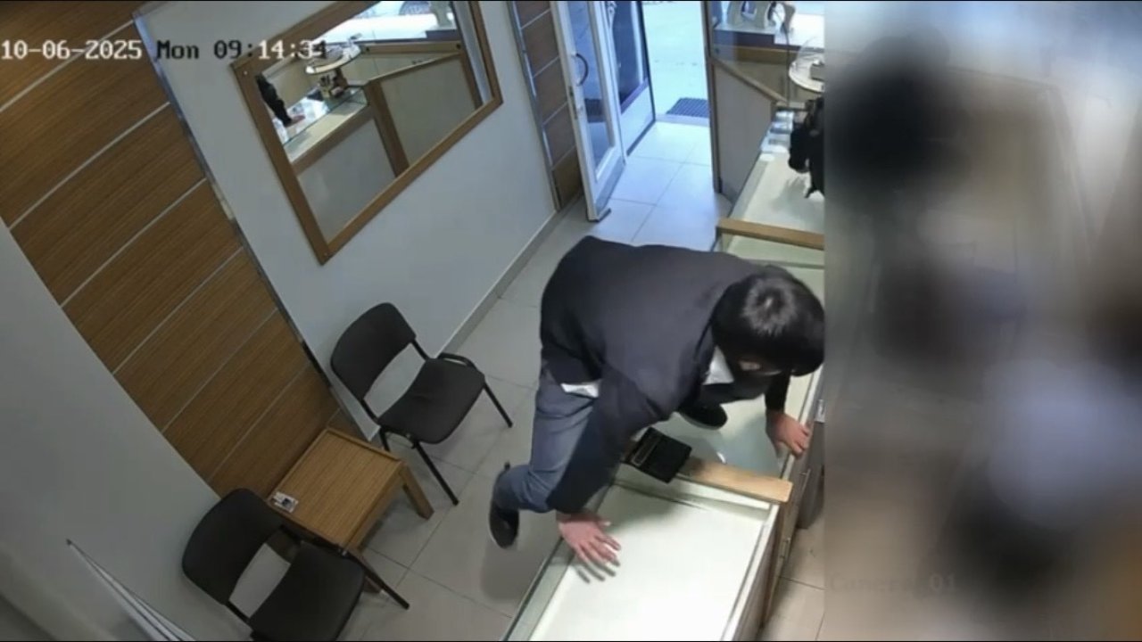 Gaziosmanpaşa’da kuyumcuyu darp edip 1 kilo altın ve 300 bin lirayı çaldılar: 5 şüpheli Kars’ta yakalandı