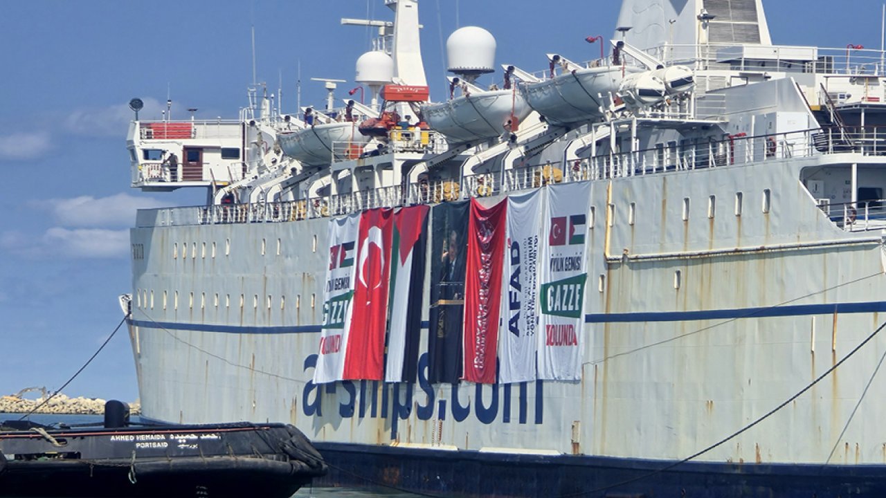 Türkiye'nin Gazze'ye umut taşıyan 17. "İyilik Gemisi", El-Ariş Limanı'na ulaştı