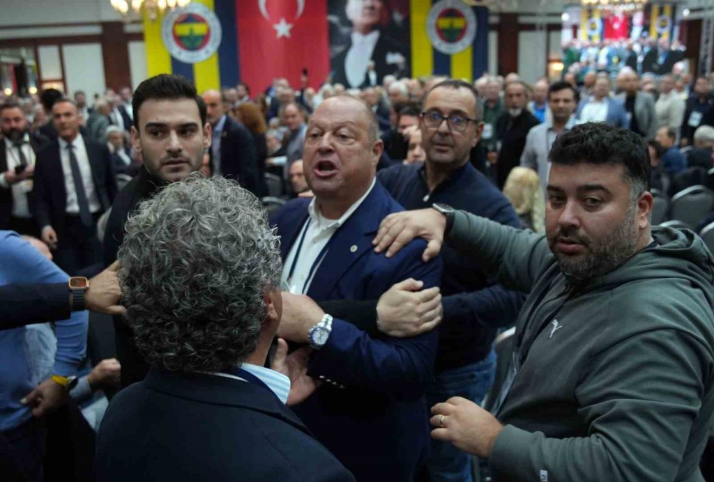 Fenerbahçe Yüksek Divan Kurulu Toplantısı’nda gerginlik