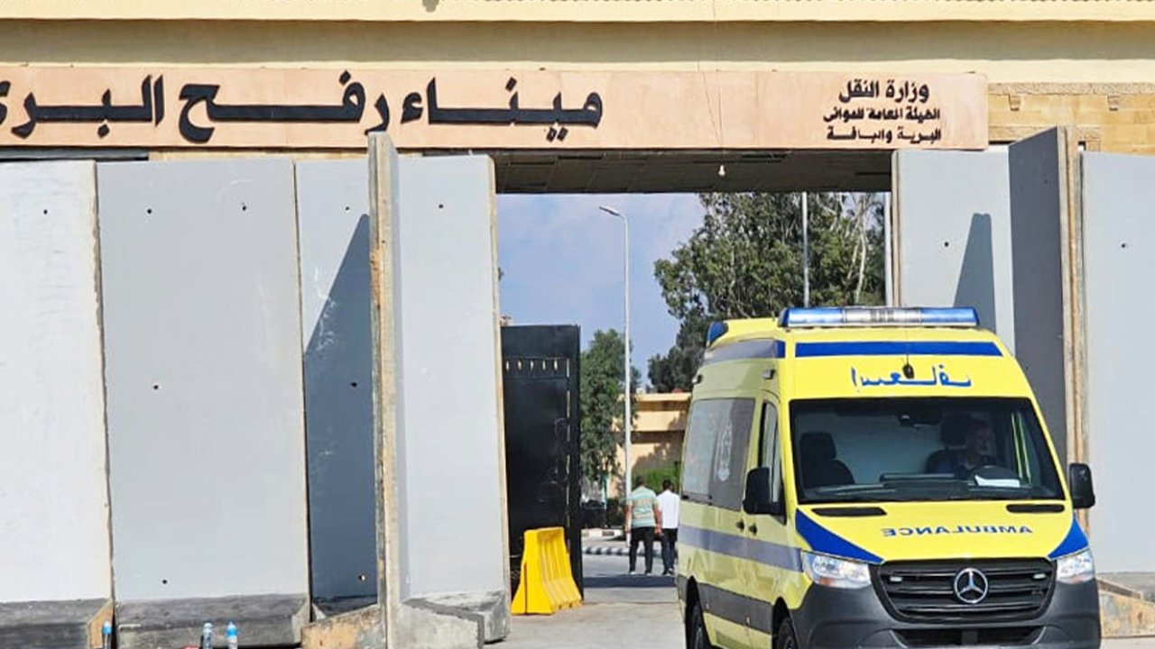 İsrail, Gazze’ye insani yardım girişini askıya aldı