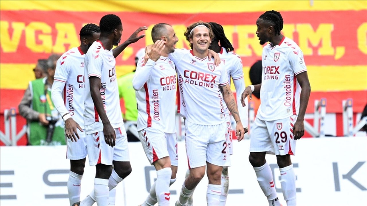 Samsunspor zirveden kopmuyor