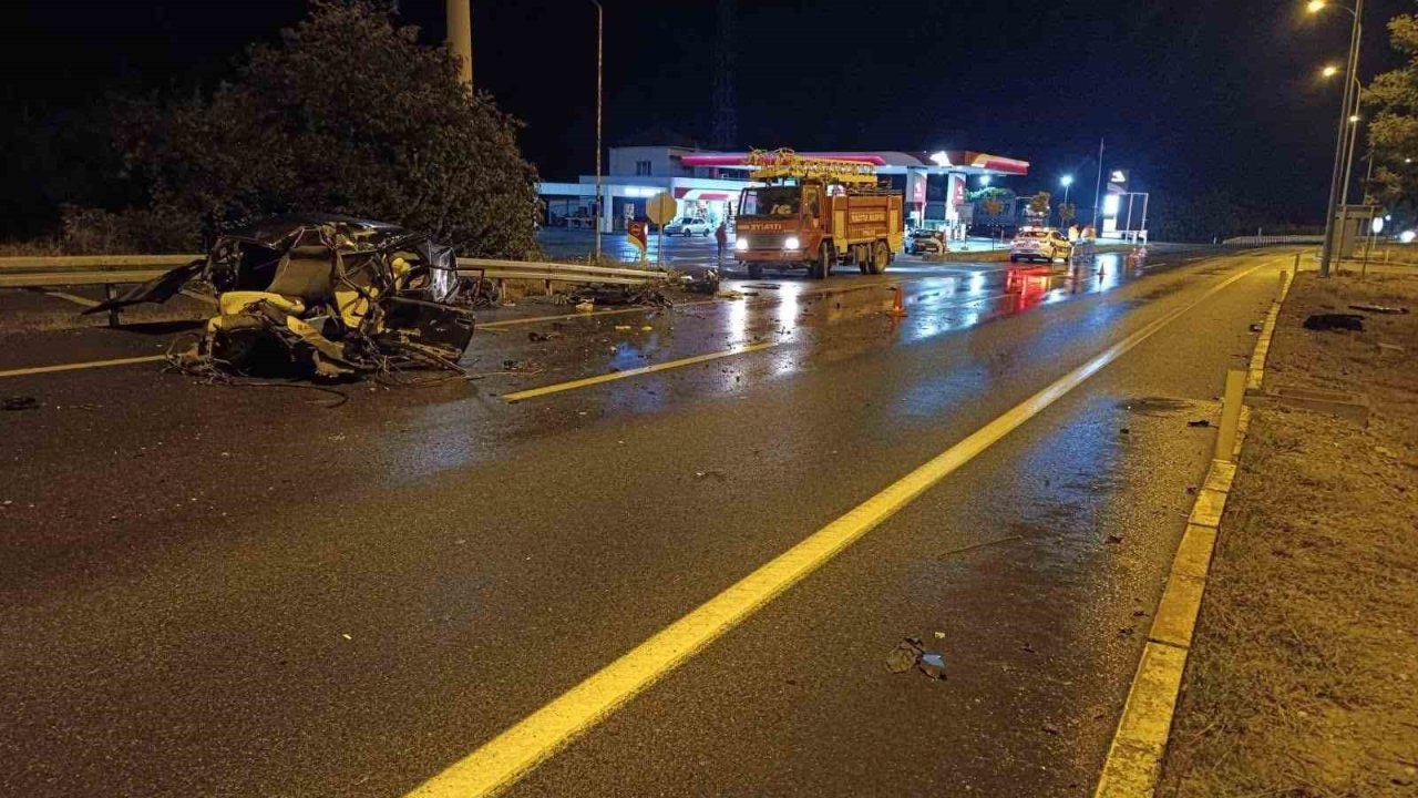 Afyonkarahisar’da 1 kişinin öldüğü, 1 kişinin de yaralandığı korkunç kaza kameraya yansıdı