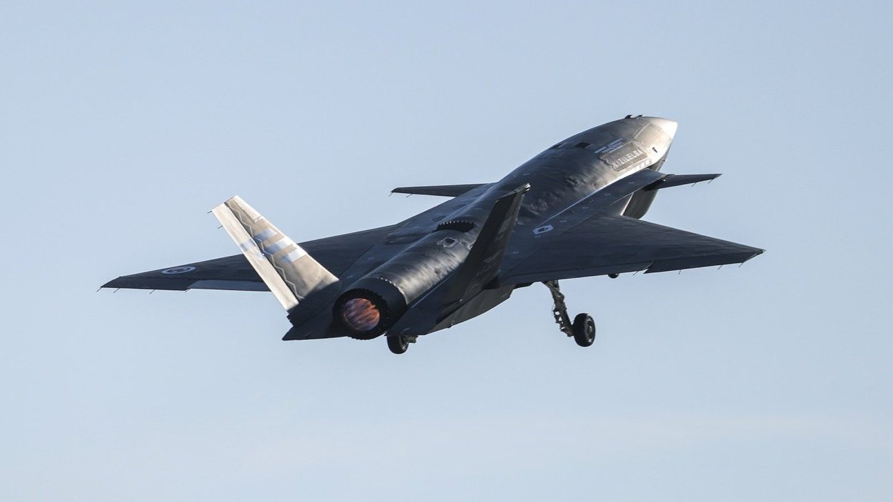 KIZILELMA MURAD 100-A AESA Atış Kontrol Radarı ile gökyüzünde