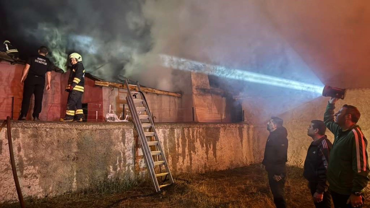 Konya'da ev yangını: Yanındaki eve de sıçradı