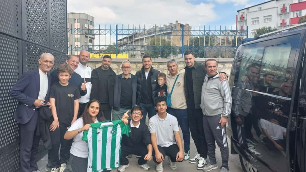 Konyaspor'un yıldızları öğrencilerle