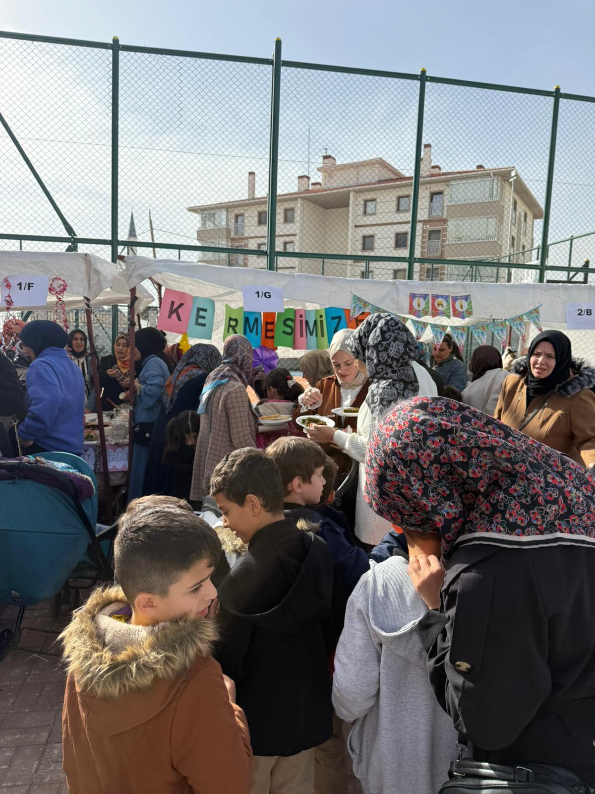 Konya'daki bu okulda dayanışma dolu kermes!