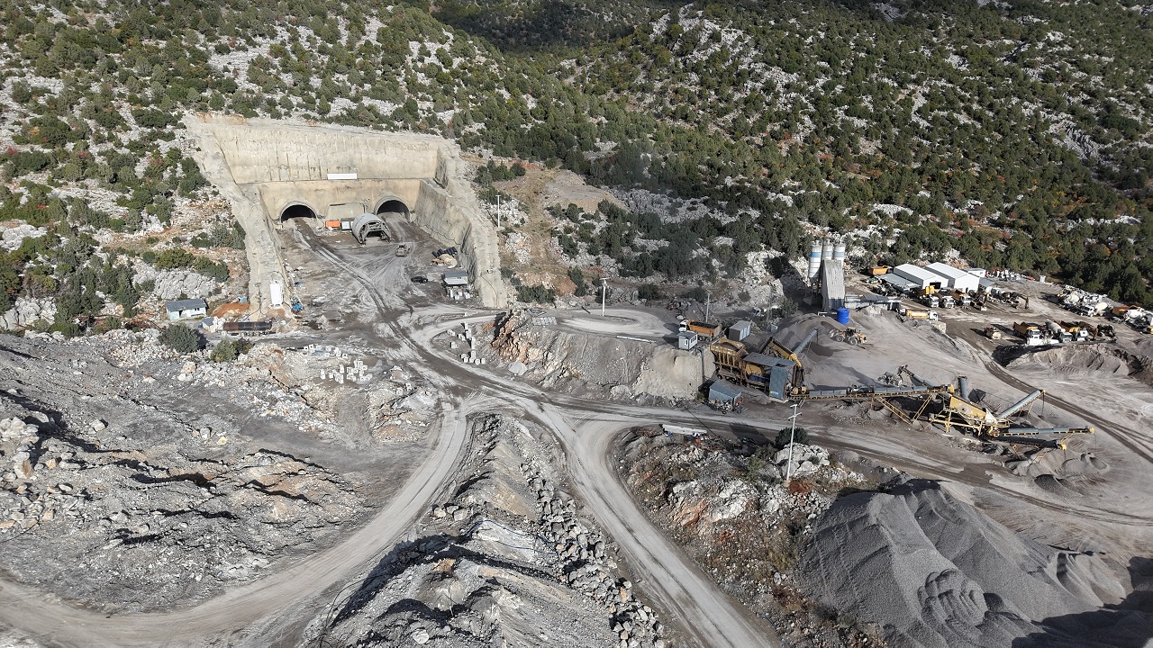 Başkan Ustaoğlu, Alacabel Tüneli’nde incelemelerde bulundu