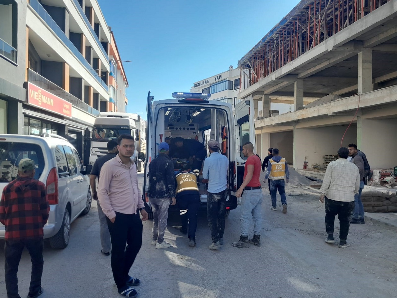 Konya'da inşaatta düşen işçi yaralandı