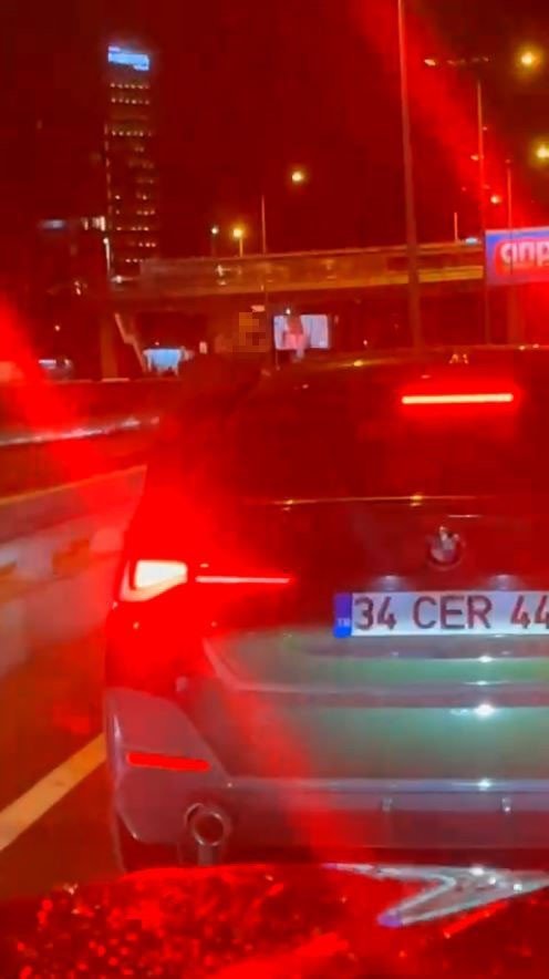 İstanbul'da bir maganda trafikte tartıştığı kadın sürücüyü darp etti