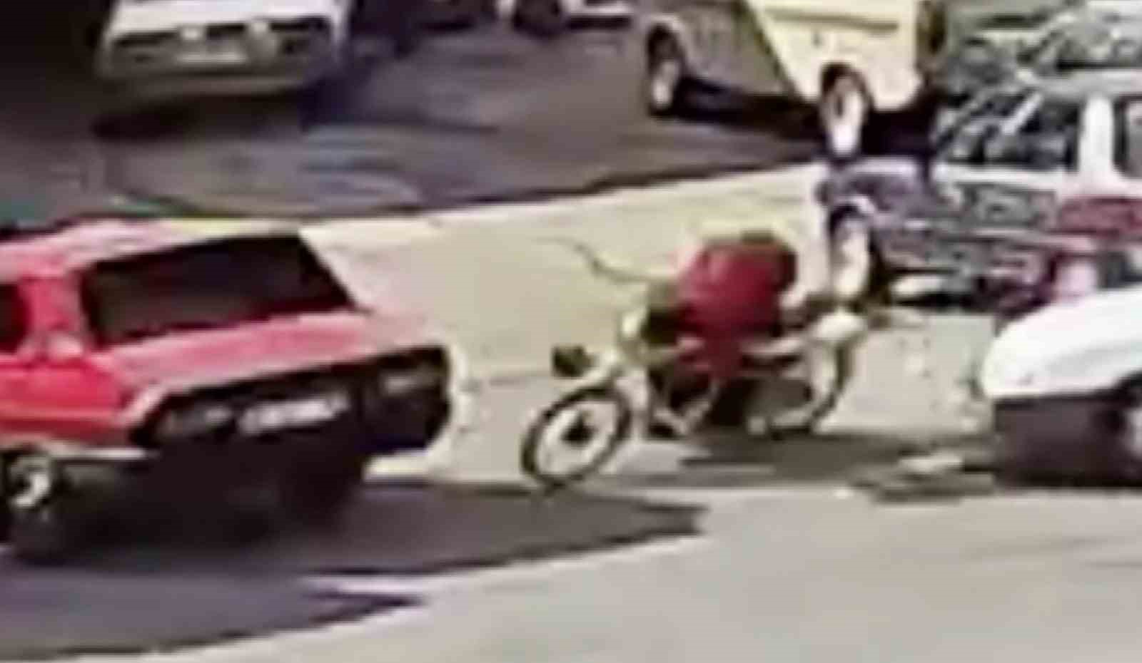 Motosiklet park halindeki otomobile çarptı, 15 yaşındaki çocuk ağır yaralandı