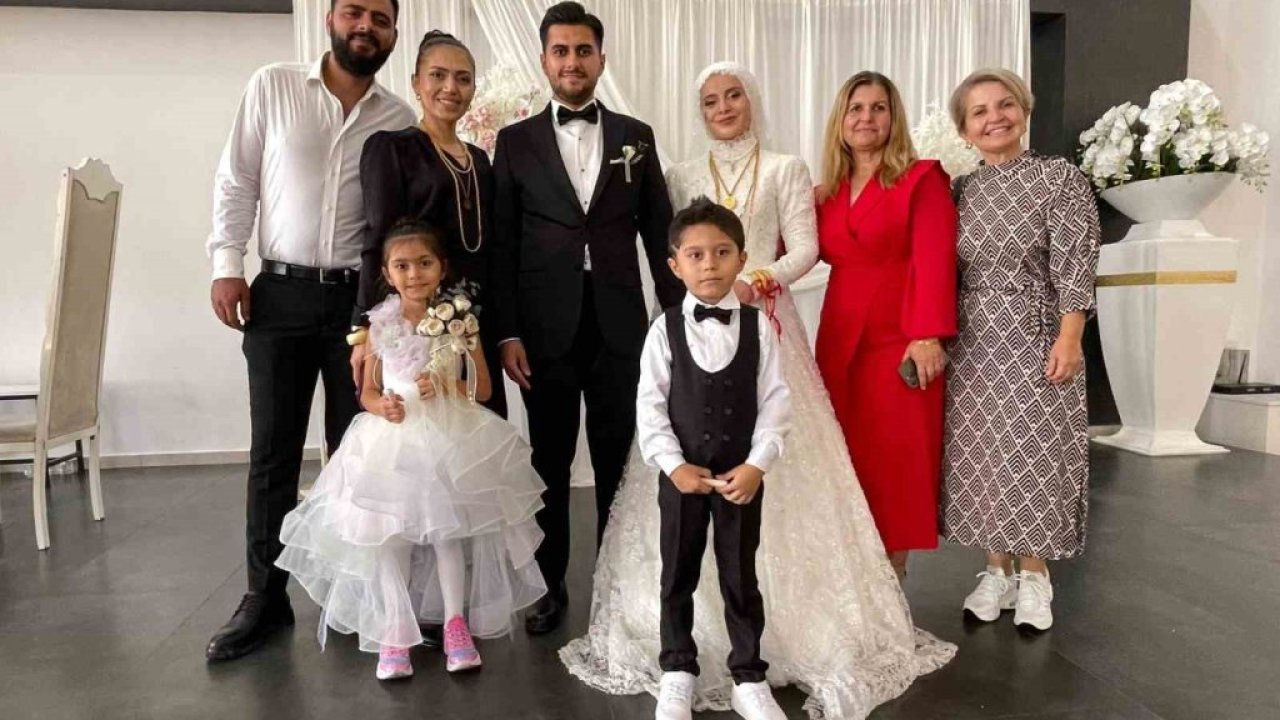 Tek torununa düğünde takı olarak ev, araba ve tarla hediye etti