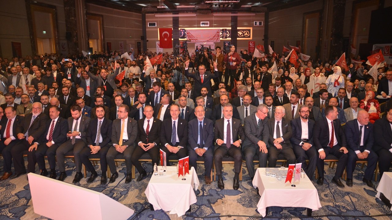 YRP  Genel Başkanı Erbakan, partisinin Konya il kongresine katıldı