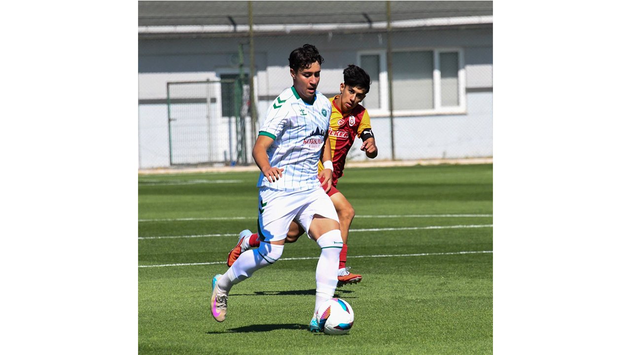 Konyaspor'un genç yıldızı giyen Enes İlyas Seven'den örnek hareket