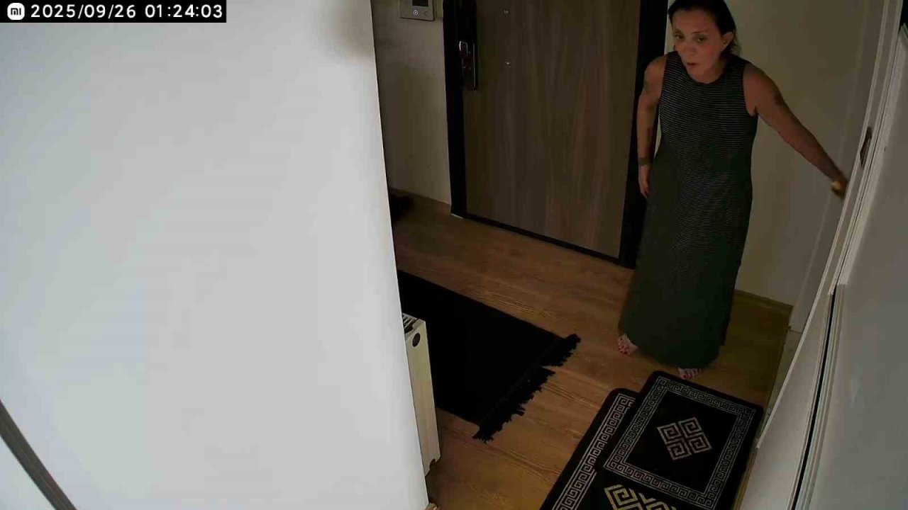 "Şarkıcı Güllü'yü kızı öldürdü"