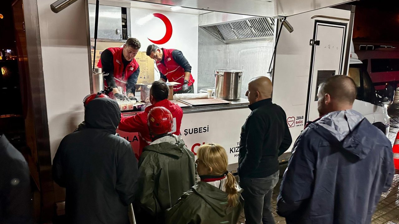 Türk Kızılay, Balıkesir depremi sonrası beslenme desteği veriyor