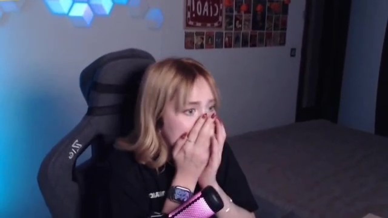 Depreme canlı yayında yakalandı: 6.1 İzmir'de böyle korkuttu