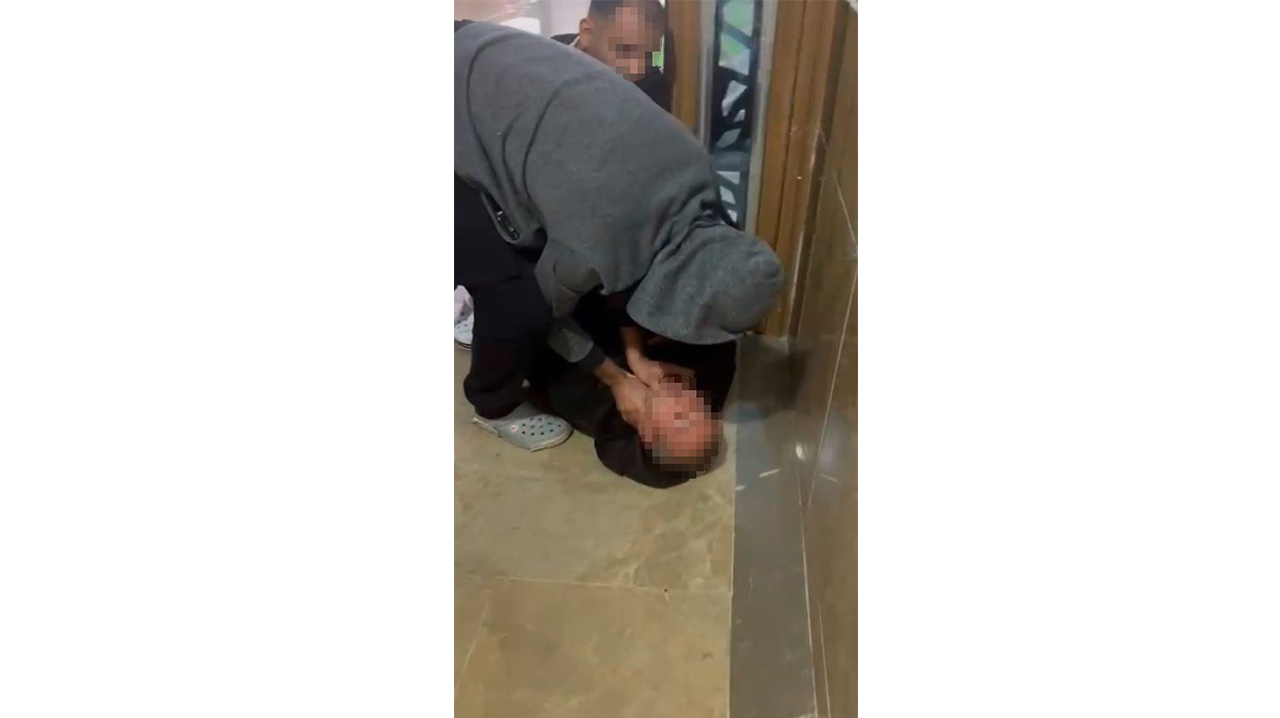 Taciz iddiası dayakla son buldu! Mahalleli iki kızı taciz eden şüpheliyi dövdü