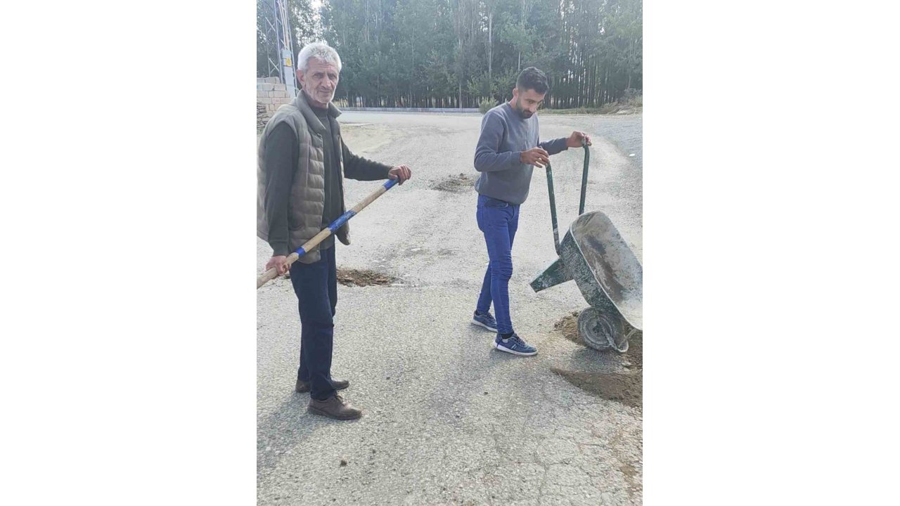 DEM Parti'li Iğdır’da şoförlerinden tepki: "Yollar çukur deryasına döndü"