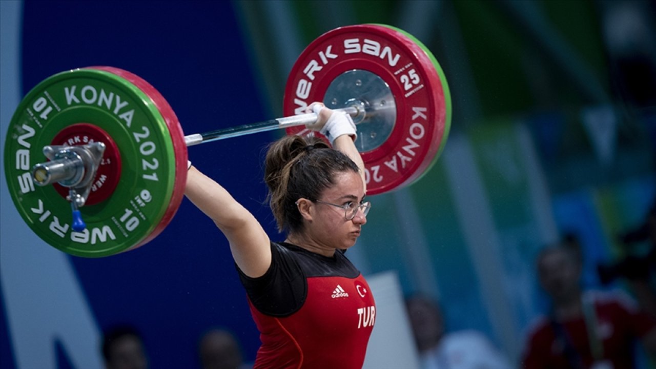 Milli halterci Özkan'dan 2 madalya