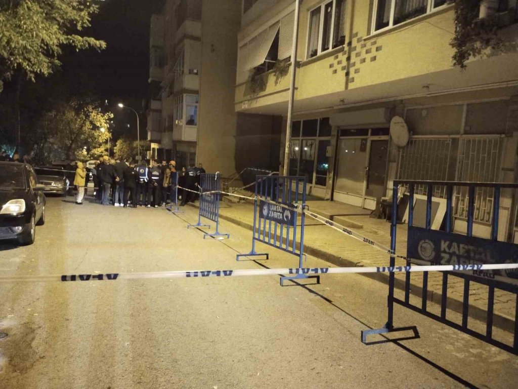Kartal’da binanın kolonlarında çatlaklar oluştu: Bina tahliye edildi