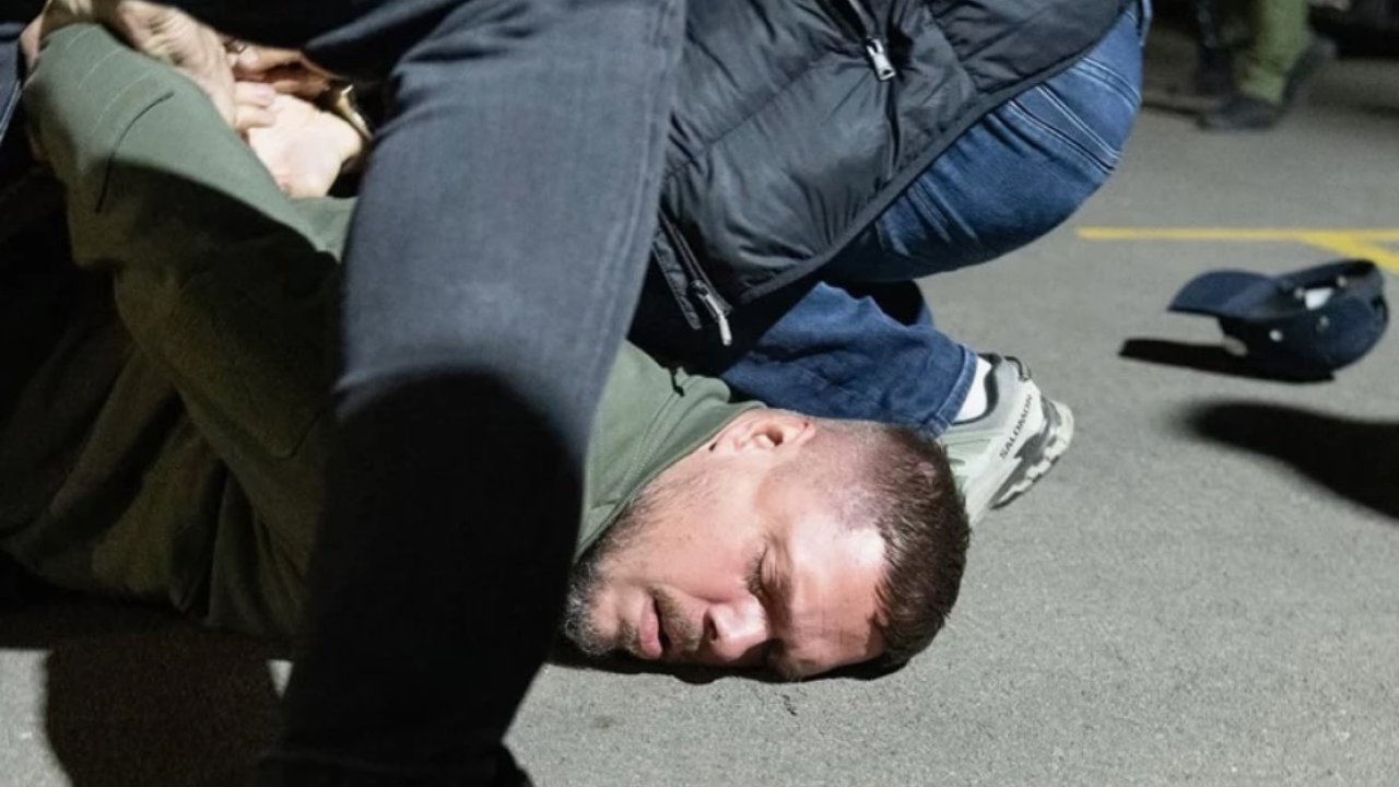 Fenerbahçe ve Beşiktaş’ta yıldızı parlayan sporcu, ülkesinde ters kelepçeyle tutuklandı!