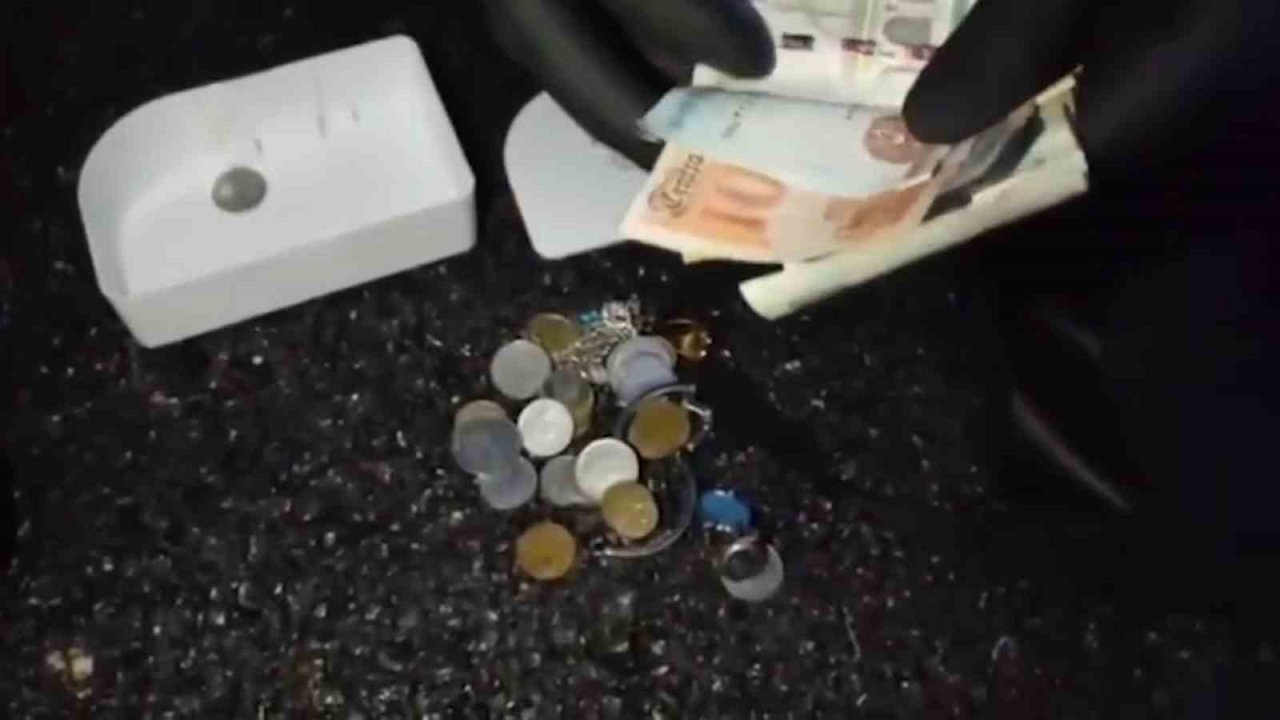 Çöp çöp dolaşıyorlar, buldukları ise servet değerinde