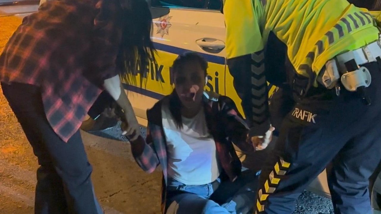 Alkollü kadın yolcu kendini yerden yere attı! Polise zorluk çıkarttı