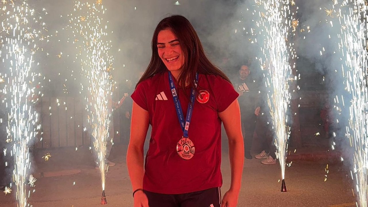 Sinem'e Konya’da coşkulu karşılama