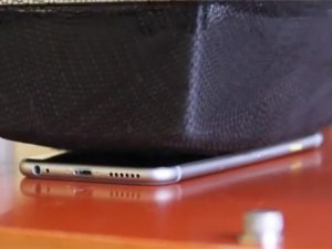 Apple'dan İphone 6 bükülüyor iddialarına videolu cevap