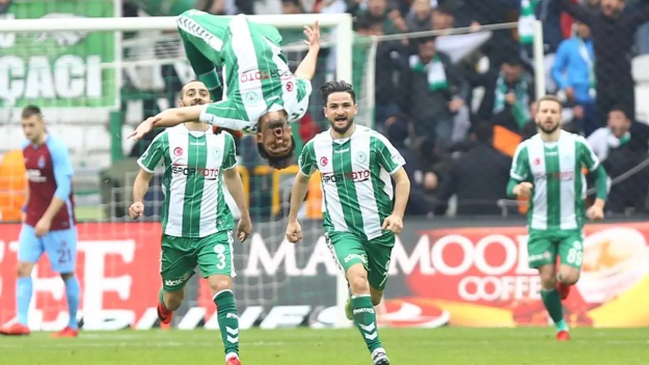 Şampiyonlar Ligi’nden dönerciliğe: Konyaspor'da attığı taklayla hafızalara kazanan futbolcu döner dükkanı açtı
