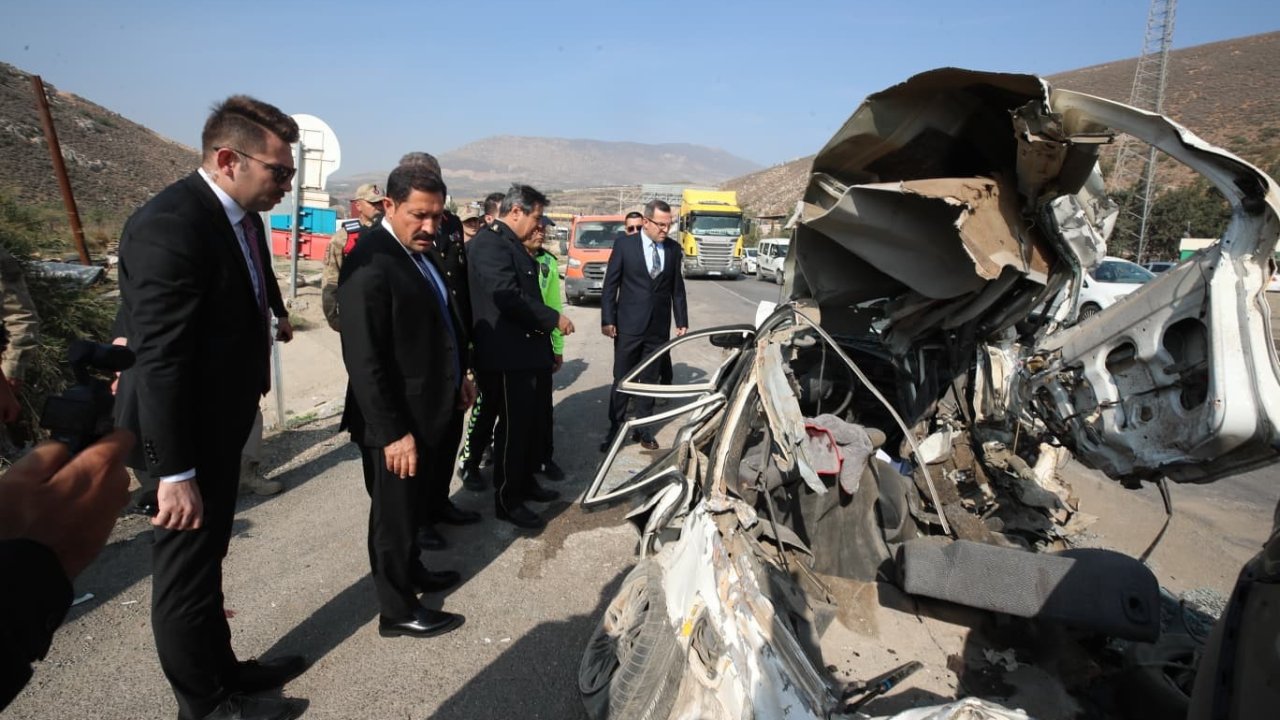 Freni arızalanan kamyon,  8 aracı hurdaya çevirdi