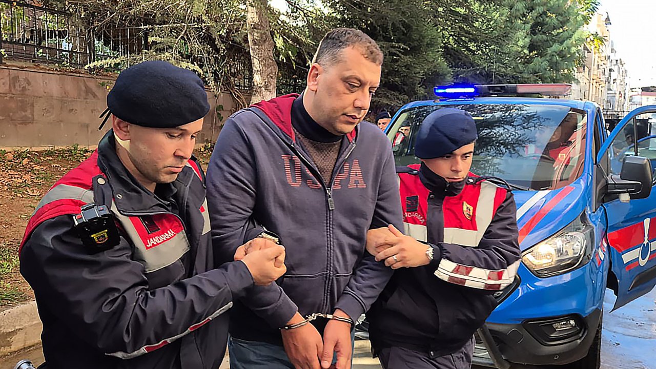 Manisa'da otizmli öğrenciyi merdivenden iten okul müdürü tutuklandı