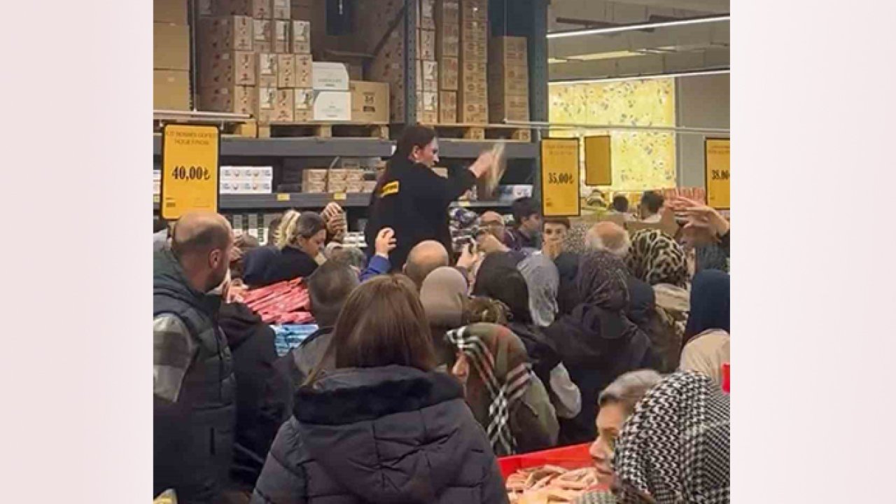 Süpermarkette indirim izdihamı! Ürünler müşterilere fırlatıldı