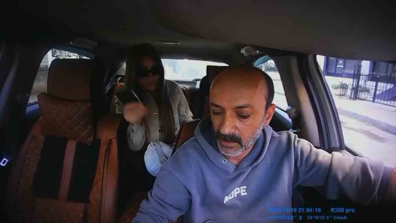Taksi ücreti kavgası büyüdü! Yolcu “soyunurum” deyince ortalık karıştı