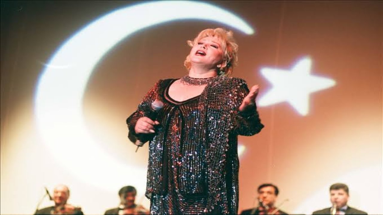 Ünlü şarkıcı Muazzez Abacı hayatını kaybetti