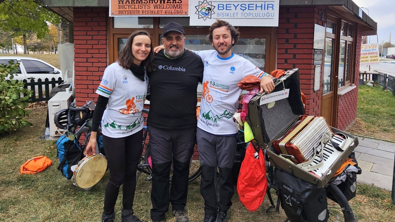 Dünya turundaki bisiklet tutkunu Fransızlar, Konya'da mola verdi