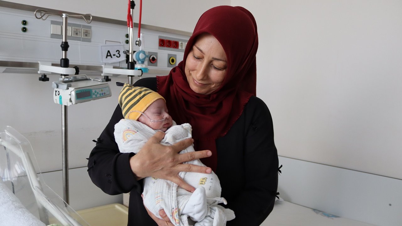 Konya’da kalp hastası bebek riskli operasyonla hayata döndü