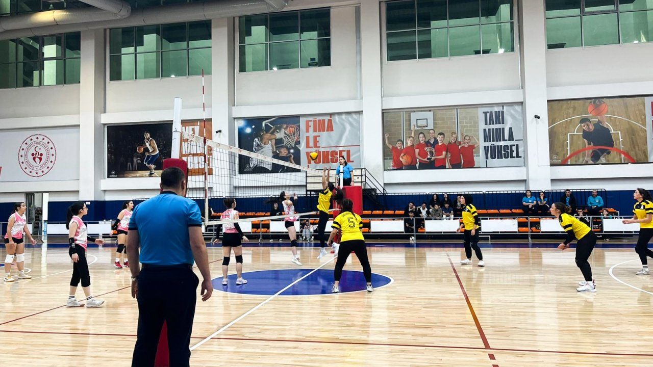 Konya’da voleybol şölenine davetlisiniz
