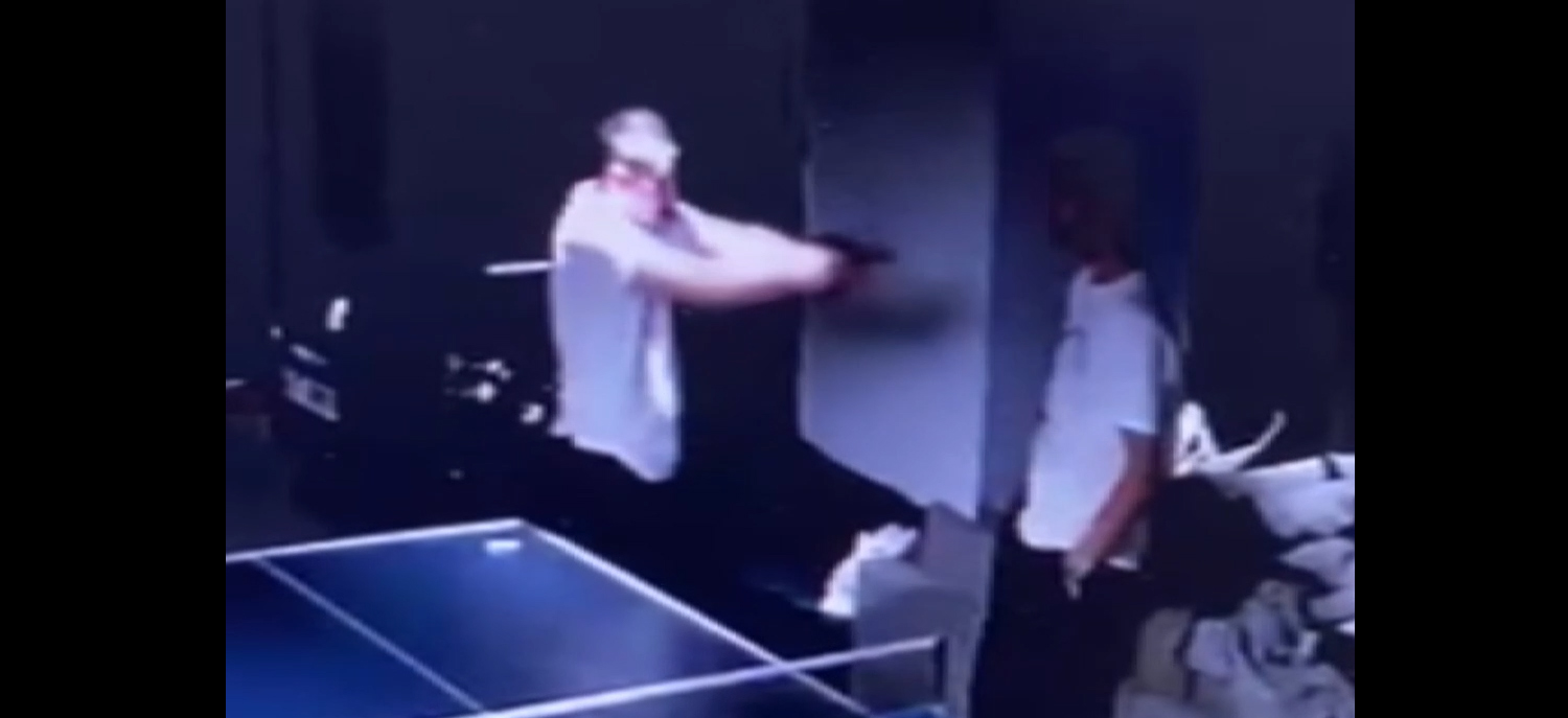 Beylik tabancasıyla hareket gösterirken arkadaşını öldüren polis mahkemede ağladı