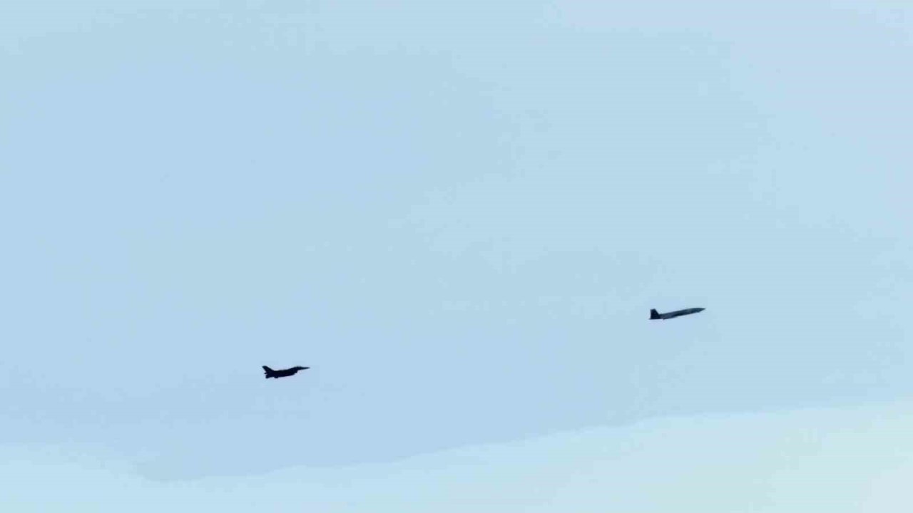 KIZILELMA, F-16’yı tam isabetle vurdu!