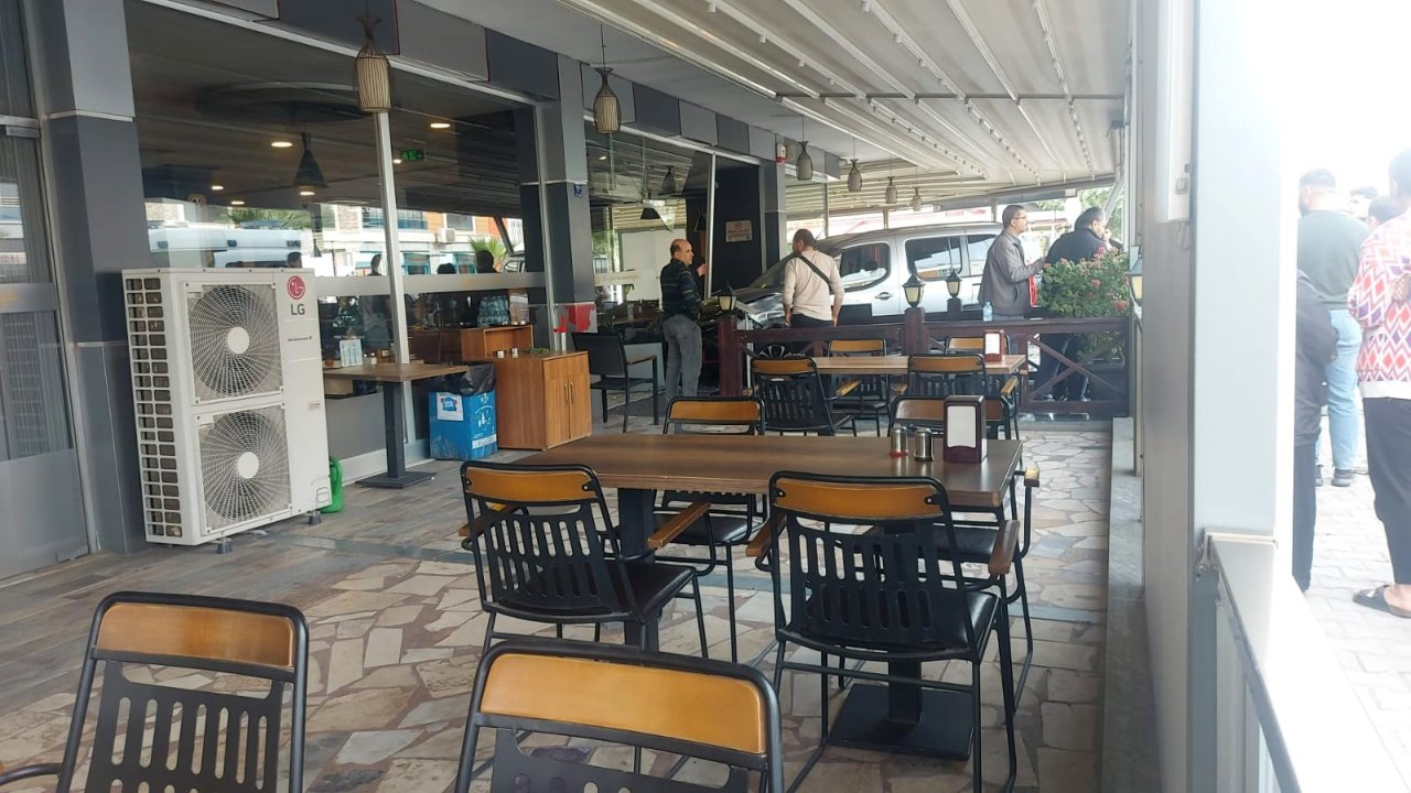 Aydın’da iş yerine dalan 15 yaşındaki sürücü arabayı bırakıp kaçtı