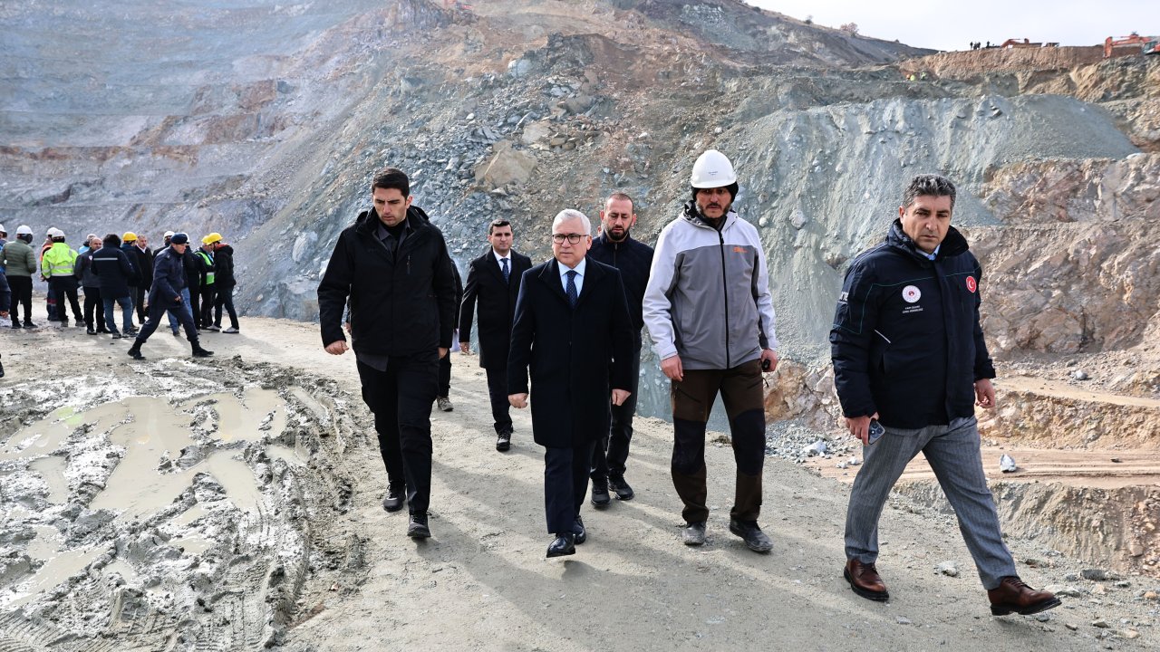 Göçük altında kalan şantiye müdürü 8 gündür aranıyor