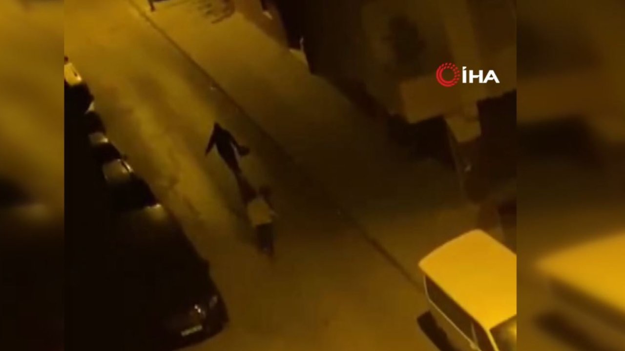 Alkollü şahıslar tanıdıklarına benzettikleri kuryeyi kemerle dövdü