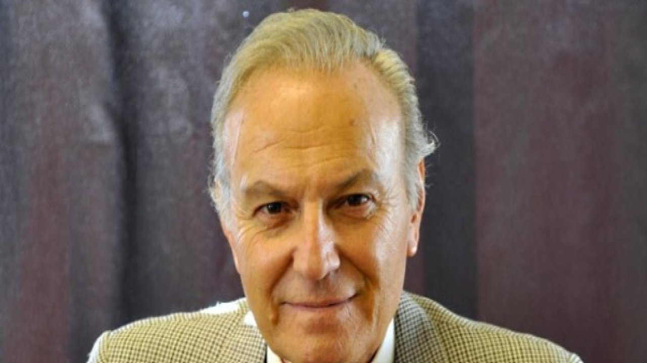 Ediz Hun 85 yaşına bastı! Kaktüs evinde mutluluk dolu kutlama