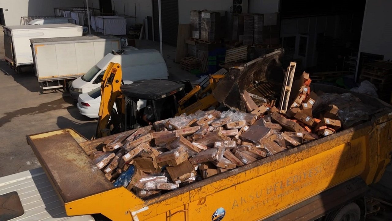 Tarihi geçmiş 25 ton tavuktan; Sucuk, pastırma, döner üretmişler! Kapılarına mühür vuruldu