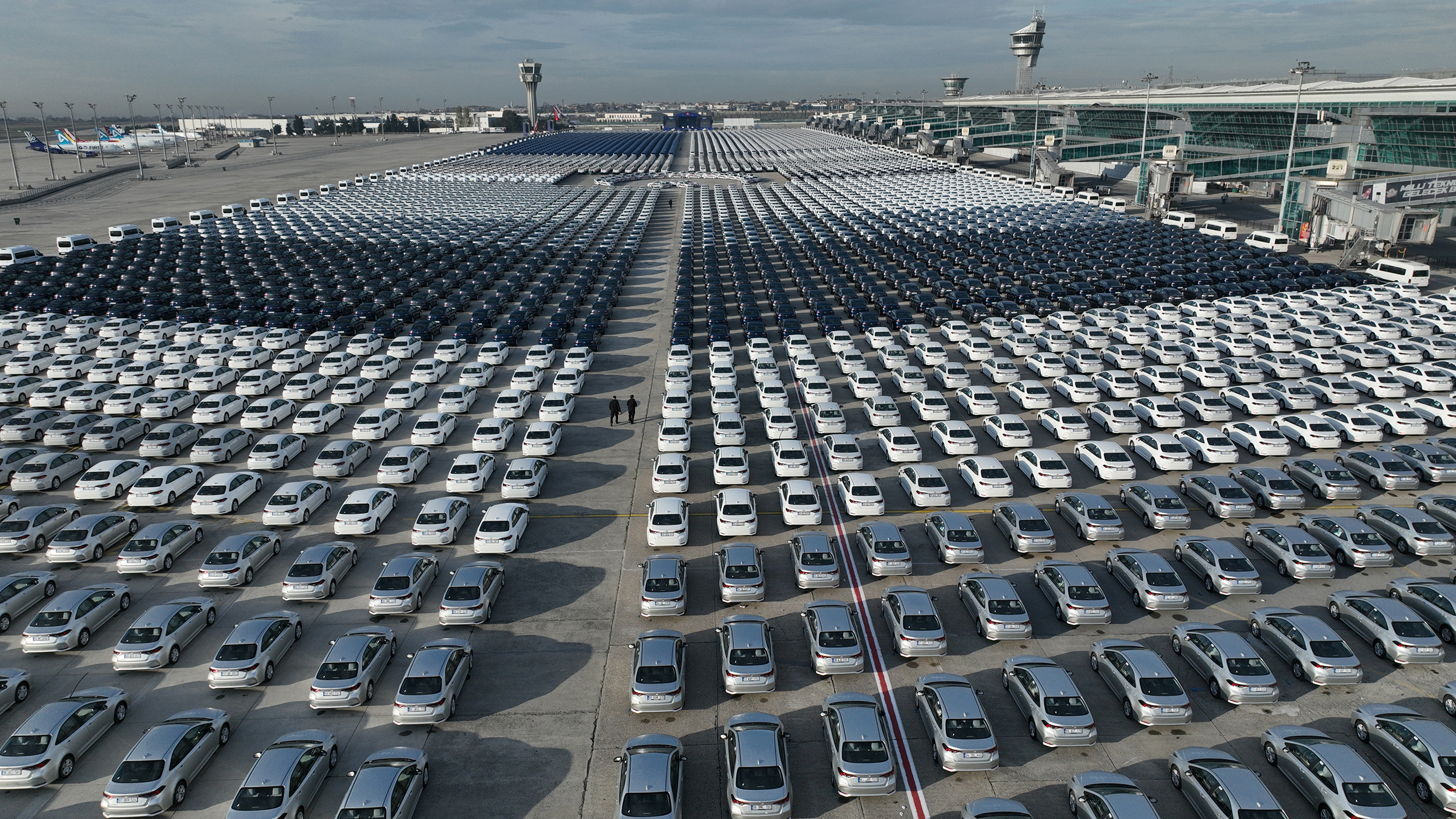 Kolluk güçlerine 9 bin 200 yeni araç ancak havalimanına sığdı