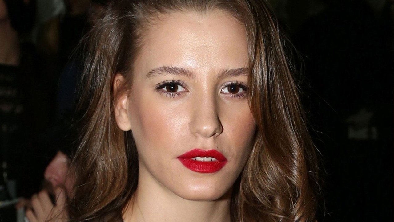 Serenay Sarıkaya ve Mert Demir aşkı magazin dünyasını salladı!